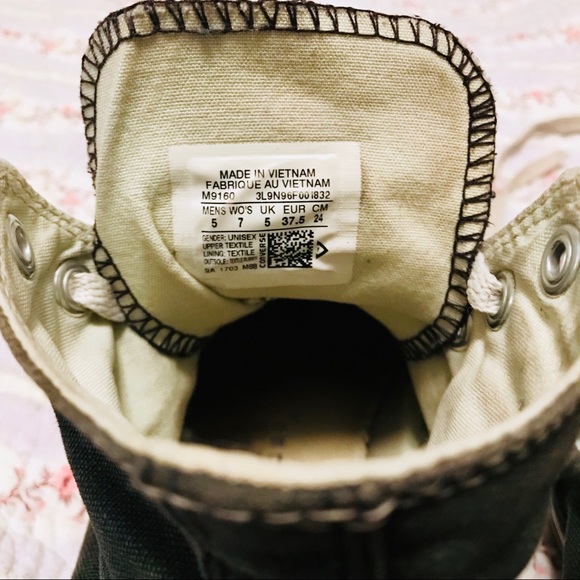 Sz 7 Women's Hi-Top Converse Shoes - Picture 6 of 6